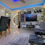 18Th-Floor Apartment With A View, 3 Bedrooms, Near The Airport