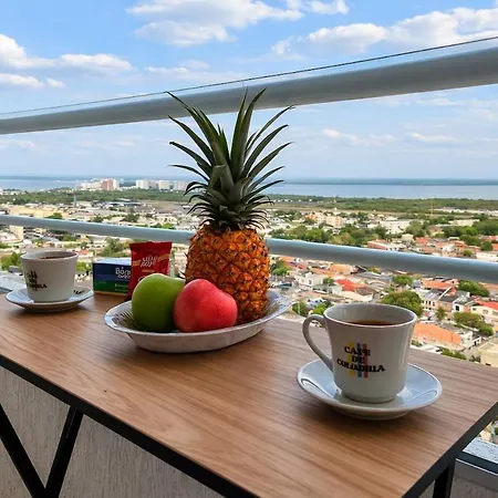 18th-floor With A View, 3 Bedrooms, Near The Airport *